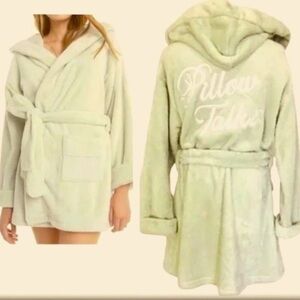 NWT WILDFOX Pillow Talker Embroidered Hooded Plush Robe mint green M MSRP $175